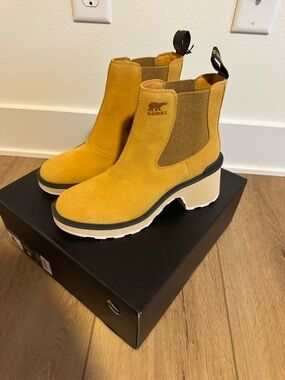 Sorel Hi-Line Heel Women's size 9.5 Chelsea Boot Waterproof Geo NEW WITH BOX